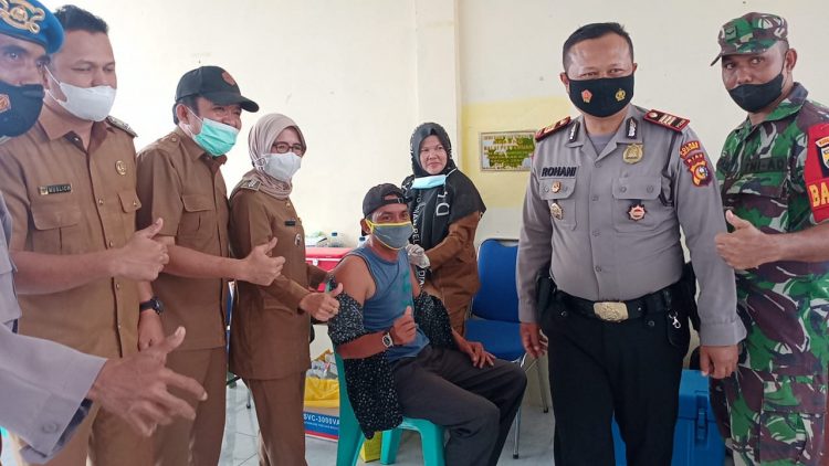 Polsek Bunut Lakukan Pemantauan Gerai Vaksinasi
