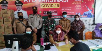 Kebut Capaian Vaksinasi, Polsubsektor Pelalawan Terus Lakukan Pengawalan
