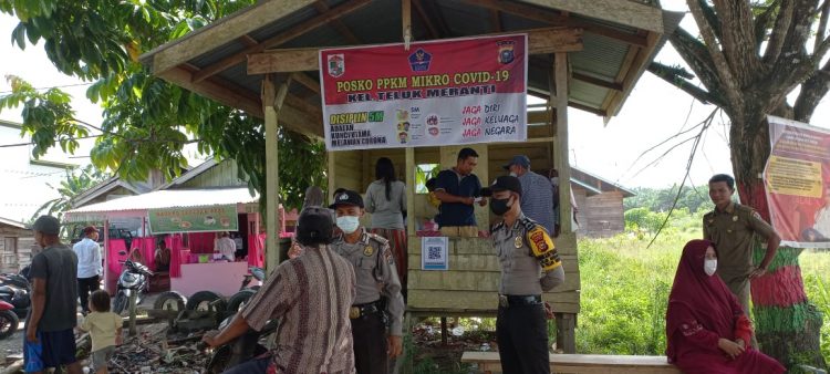 Kapolsek Teluk Meranti Tinjau dan Monitor Vaksinasi di Posko PPKM