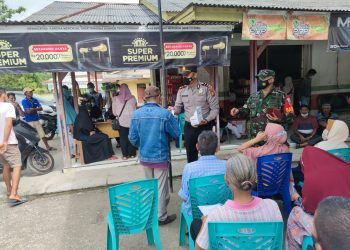 Jelang Akhir Tahun, Polsubsektor Pelalawan Bantu Pemerintah Genjot Capaian Vaksinasi