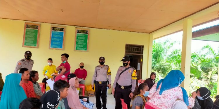 Polsek Bunut Imbau Masyarakat Terapkan Prokes Covid-19 di Ruas Jalan dan Ditempat Vaksin