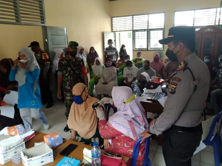 Polsek Ukui Bersama Puskesmas dan TNI Genjot Capaian Vaksinasi