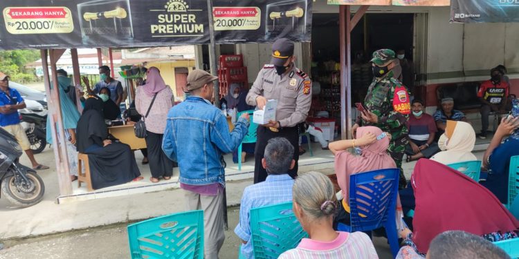 Jelang Akhir Tahun, Polsubsektor Pelalawan Bantu Pemerintah Genjot Capaian Vaksinasi