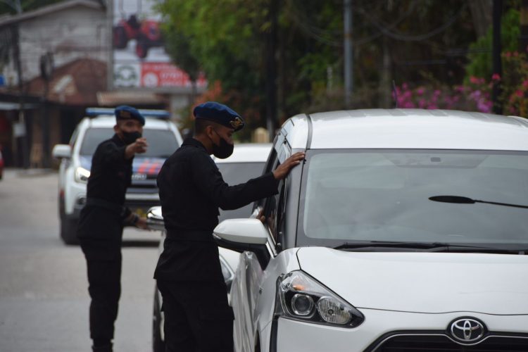 Brimob Polda Riau Gencar Ajak Masyarakat Untuk Vaksinasi, Sosialisasi di Medsos Hingga Turun ke Jalan