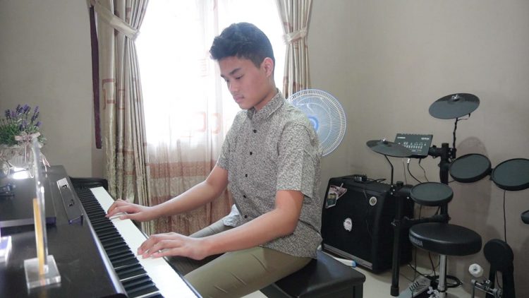 Berbakat di Bidang Musik, Ahmad Ghani Al Ghifari Bakal Ikut Kompetisi Piano Internasional di Hongkong