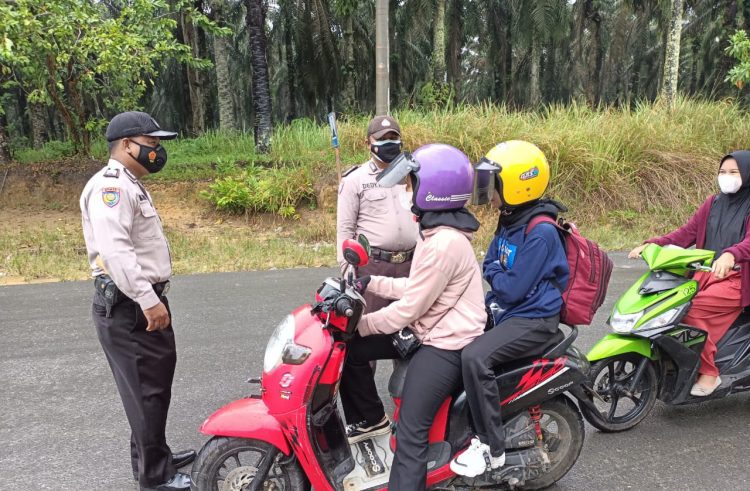 Polsek Kerumutan Himbau Pengguna Jalan Patuhi Prokes