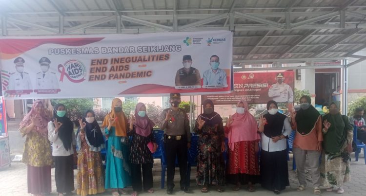 Kapolsek Bandar Sei Kijang Tinjau Pemeriksaan dan Penyuluhan AIDS Terhadap Ibu Hamil