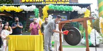 Raffi Ahmad dan Gubri Syamsuar Nikmati Level Baru Makan Durian saat Grand Opening Durian Runtuh