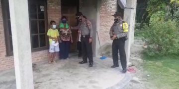Kapolsek Bandar Sei Kijang Door to Door ke Rumah Warga, Ajak Vaksinasi ke Puskesmas