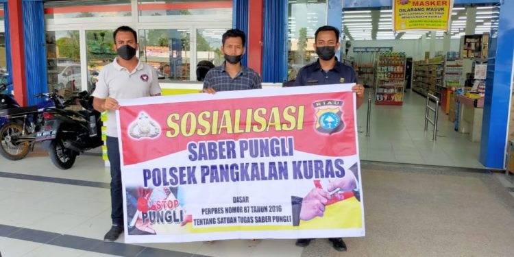 Polsek Pangkalan Kuras Pelalawan Sosialisasi Saber Pungli ke Juru Parkir Swalayan