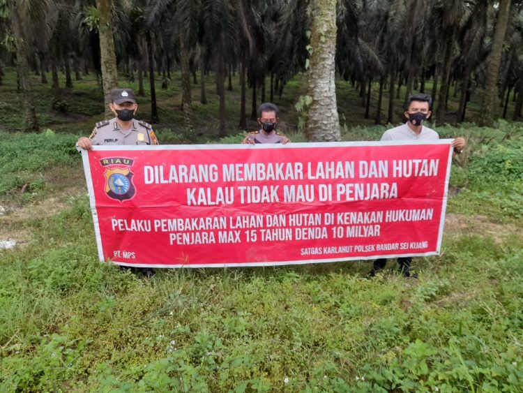 Cegah Karhutla di Wilkum, Polsek Bandar Sei Kijang Lakukan Ini