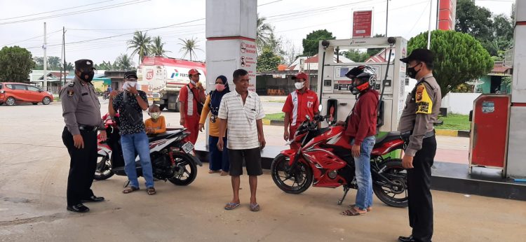 Polsek Ukui Jaga Kamtibmas dan Sosialisasi Prokes dengan Patroli