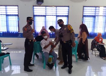 Polsek Pangkalan Lesung dan Puskesmas Gelar Vaksinasi untuk Pelajar