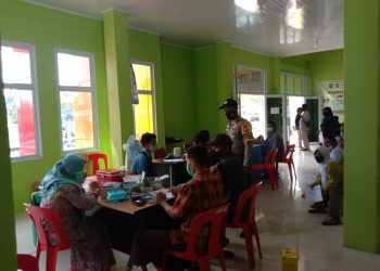 Polsek Kuala Kampar Amankan Giat Vaksinasi di Puskesmas