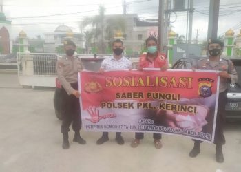 Polsek Pangkalan Kerinci Sosialisasi Saber Pungli Terhadap Parkir Ranmor Bank Riau Kepri