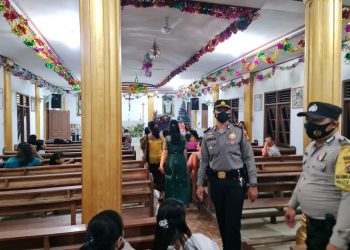 Kapolsek Langgam Kerahkan Personil Lalukan Pengamanan Natal di 9 Gereja