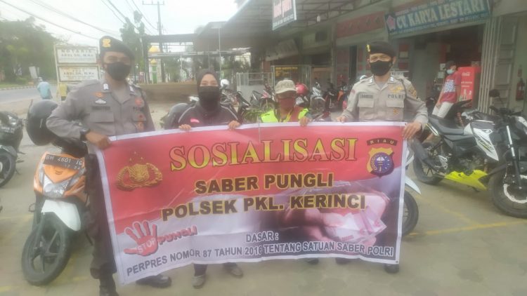 Personil Polsek Pangkalan Kerinci Sambangi Juru Parkir, Sosialisasi Saber Pungli