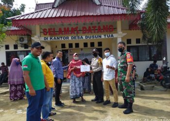 Polsek Pangkalan Lesung Kawal Penyerahan BLT DD di Desa Dusun Tua dan Desa Tanjung Kuyo