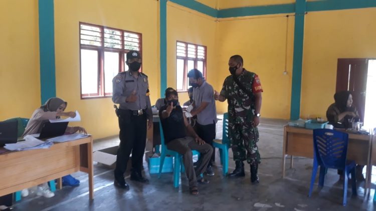 Polsek Pangkalan Lesung dan Puskesmas Lakukan Pelayanan di Gerai Vaksinasi Covid-19