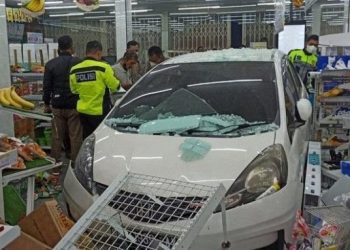 Ini Penyebab Mobil Serunduk Indomaret di Pekanbaru