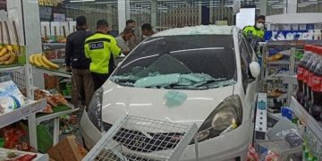 Ini Penyebab Mobil Serunduk Indomaret di Pekanbaru