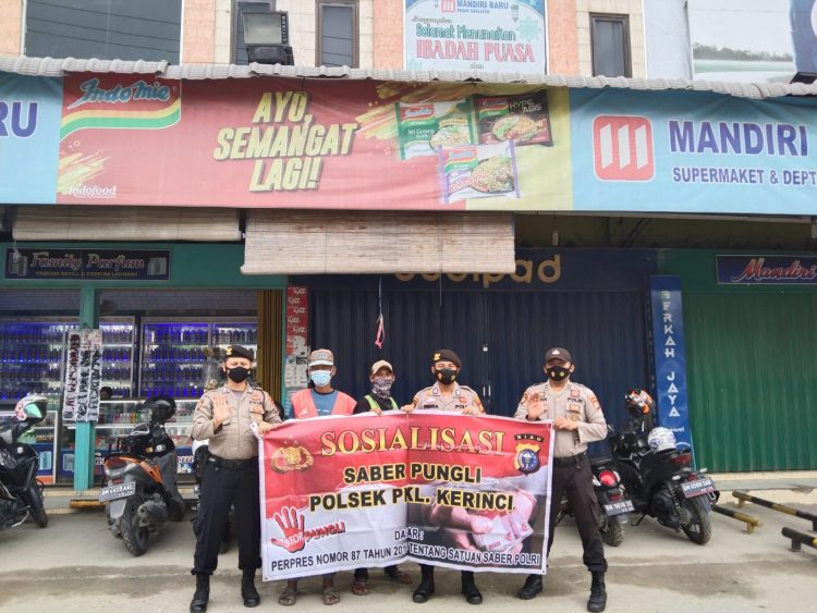 Polsek Pangkalan Kerinci Lakukan Sosialisasi Saber Pungli Kepada Juru Parkir