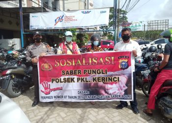 Polisi Beri Sosialisasi Saber Pungli Kepada Petugas Parkir Ranmor