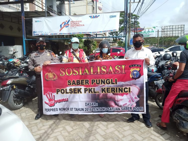 Polisi Beri Sosialisasi Saber Pungli Kepada Petugas Parkir Ranmor