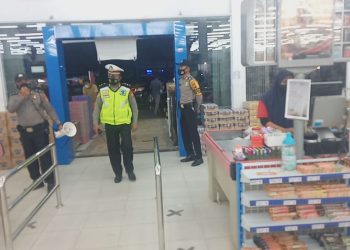 Yustisi Prokes, Personil Polsek Pangkalan Kuras Tegur Masyarakat Abai Prokes