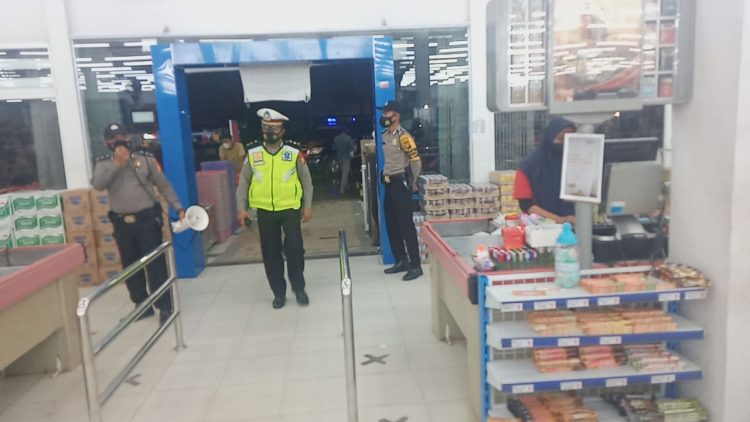 Yustisi Prokes, Personil Polsek Pangkalan Kuras Tegur Masyarakat Abai Prokes