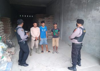 Melalui Door to door, Personil Polsek Ukui Sampaikan Himbauan Prokes Setiap Hari