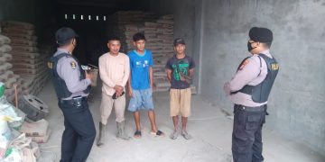 Melalui Door to door, Personil Polsek Ukui Sampaikan Himbauan Prokes Setiap Hari