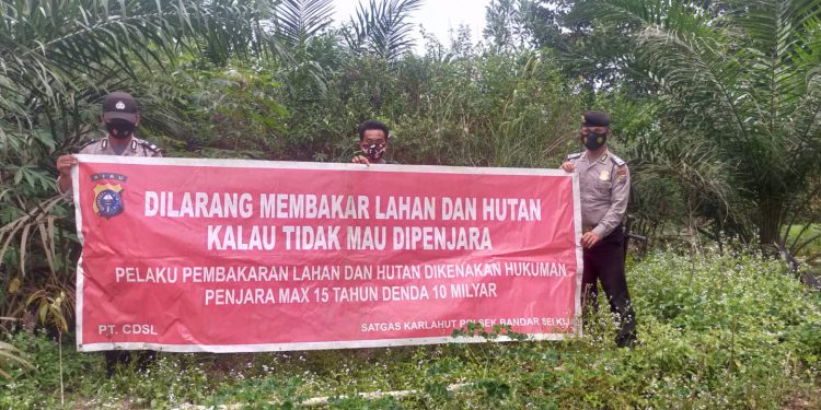 Cegah Kabut Asap dari Karhutla, Polsek Bandar Sei Kijang Lakukan Patroli di Wilayah Rawan Terbakar