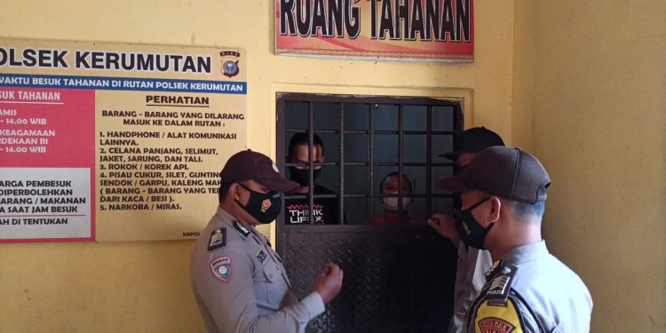 Pastikan Tahanan Lengkap, Polsek Kerumutan Lakukan Pengecekan ke Ruangan