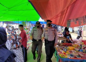 Polsek Pangkalan Kuras Operasi Yustisi di Pasar, Imbau Masyarakat Terapkan Prokes dan Ikuti Vaksinasi