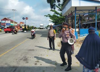 Polsek Pangkalan Kuras Cegah Covid-19 Melalui Sosialisasi Prokes dan Ajak Warga  Vaksinasi