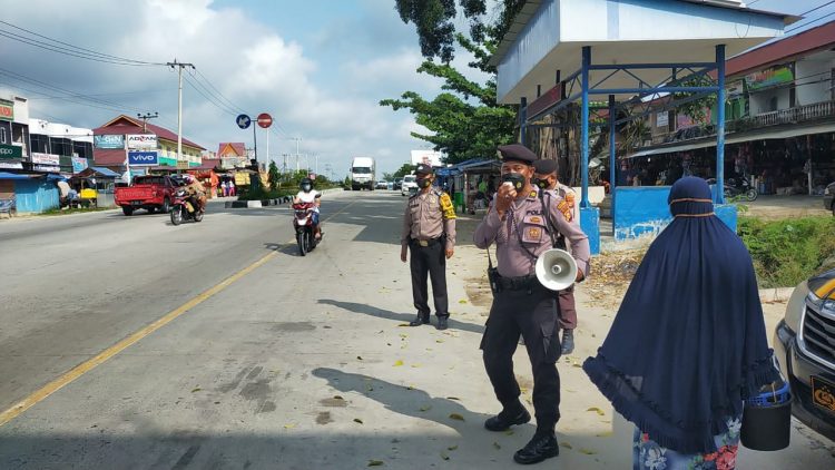 Polsek Pangkalan Kuras Cegah Covid-19 Melalui Sosialisasi Prokes dan Ajak Warga Vaksinasi