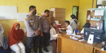 Kapolsek Teluk Meranti dan Pamatwil Polres Pelalawan Monitoring Giat Vaksinasi