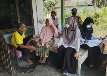 Polsek Ukui Sasar Dua Desa Sekaligus untuk Vaksinasi Door to Door