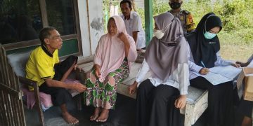 Polsek Ukui Sasar Dua Desa Sekaligus untuk Vaksinasi Door to Door