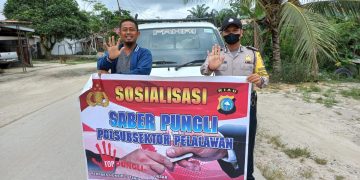 Gunakan Spanduk, Polsubsektor Pelalawan Lakukan Sosialisasi Saber Pungli