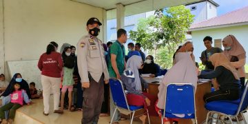 Polsek Teluk Meranti Pantau Giat Vaksinasi di Kantor Desa Teluk Binjai