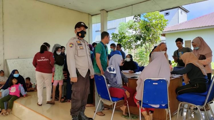 Polsek Teluk Meranti Pantau Giat Vaksinasi di Kantor Desa Teluk Binjai