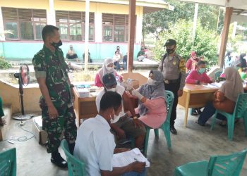 Vaksinasi di Desa Bagan Limau, Polsek Ukui dan Puskesmas Prioritaskan Lansia