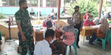 Vaksinasi di Desa Bagan Limau, Polsek Ukui dan Puskesmas Prioritaskan Lansia