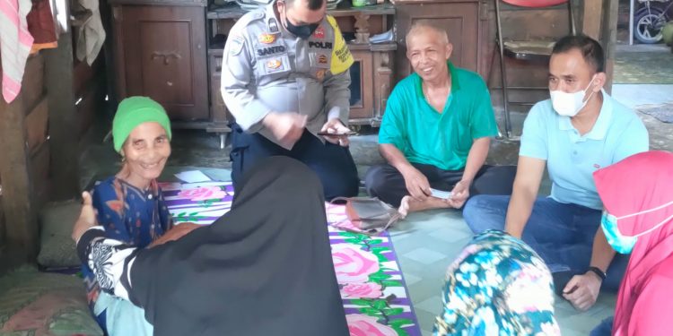 Percepatan Vaksinasi, Polsek Bandar Sei Kijang Lakukan Door to Door