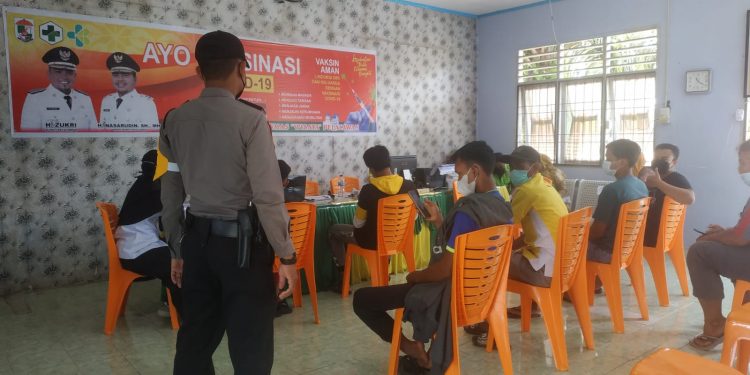 Dukung percepatan vaksinasi, Polsubsektor Pelalawan Lakukan Monitoring