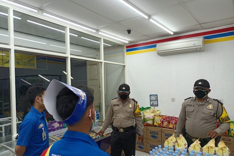 Personel Polsek Kerumutan Sampaikan Pesan Kamtibmas Lewat Patroli Dialogis