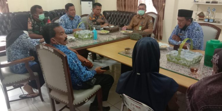 Kapolsek Bandar Sei Kijang dan Upika Lakukan Rapat Sosialisasi Soal Vaksinasi Anak