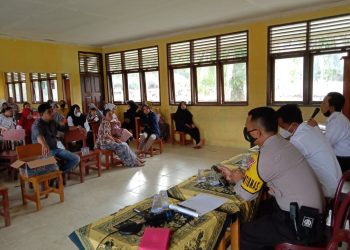 Polsek Kerumutan Sosialisasikan Vaksinasi Covid-19 untuk Anak SD Kepada  Pihak Sekolah